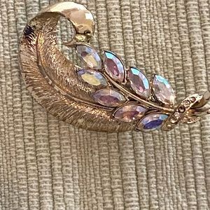 Signed CORO brooch 1950s Great Condition AB and Goldtone
